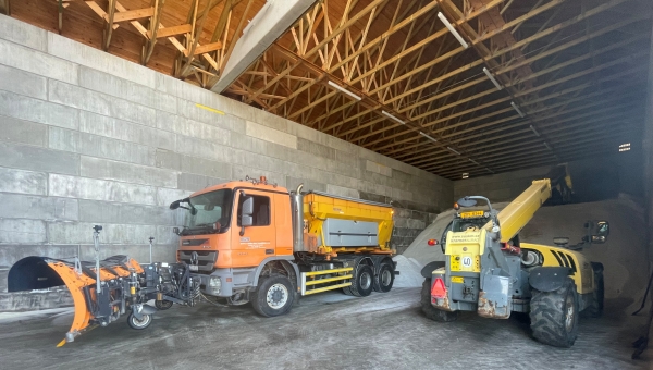 02.03.2026 - Zima si vyžádala dokup posypových matriálů, zásob je ale dostatek