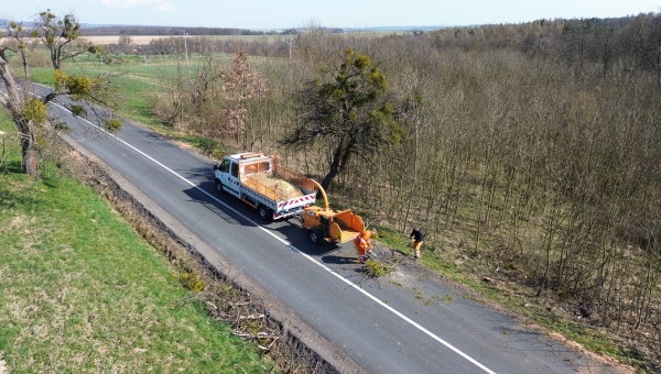 24.03.2026 - Kácení nebezpečných stromů a křovin u silnic je letos téměř hotovo